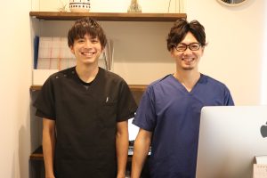 イメージ：鍼灸師　青野 正治さん、朝田 摩周さん