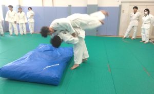 イメージ:【柔道整復師科・鍼灸師科】柔道場に秘密兵器?が導入されました